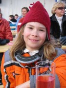 110-1091 IMG
... gem�tlicher Tagesausklang bei einem erfrischendem Skiwasser ...