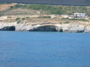 113-1335 IMG...Fahrt entlang der Ost-K�ste mit Blick auf die "Blue Caves"...