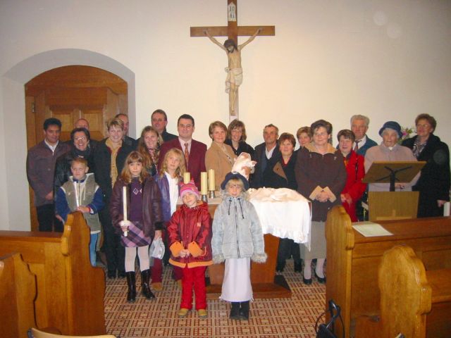 110-1009x_img...Gruppenfoto der Hl. Taufe 22.11.2003 in der Pfarre Donaufeld